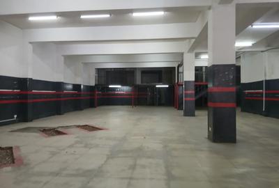 5,499 ft² Warehouse with Parking in Industrial Area - 3