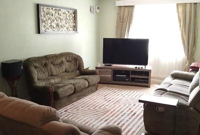 5 Bed House with En Suite at Lavington Green - 3