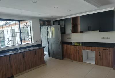 5 Bed House with En Suite at Ridgeways - 4