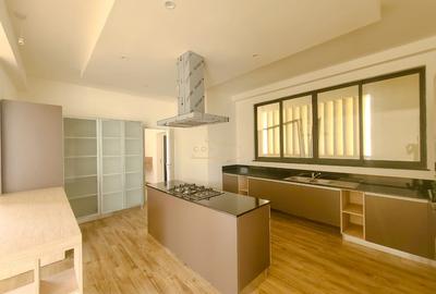 3 Bed Apartment with En Suite in Riverside - 3