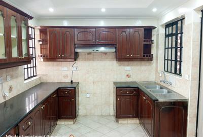 4 Bed Apartment with En Suite in Westlands Area