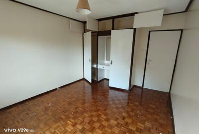3 Bed Apartment with En Suite at Dennis Plit Road