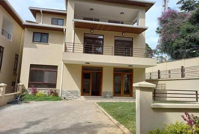 5 Bed Townhouse with En Suite in Lavington