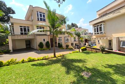 5 Bed Townhouse with En Suite at Off Convent Drive