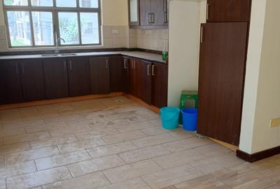 4 Bed Apartment with En Suite in Kilimani - 4