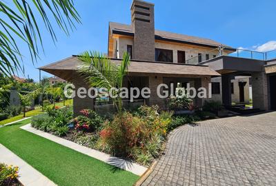 5 Bed House with En Suite in Runda
