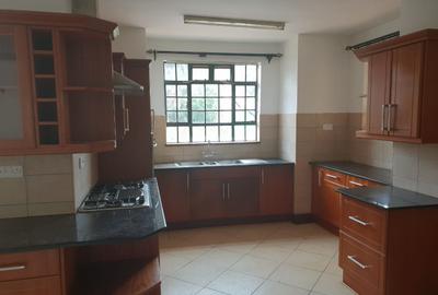 4 Bed House with En Suite in Runda