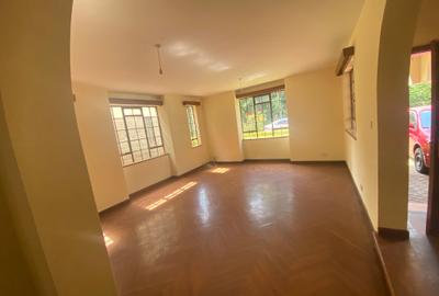5 Bed Townhouse with En Suite in Lavington - 4