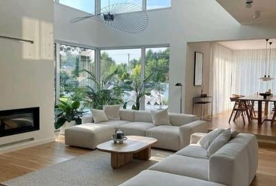 7 Bed House with En Suite at Lavington