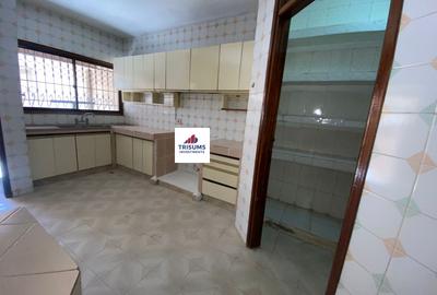 5 Bed House with En Suite in Westlands Area - 3