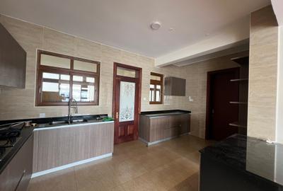 4 Bed Apartment with En Suite at General Mathenge