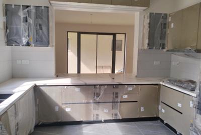 6 Bed Townhouse with En Suite in Lavington - 3