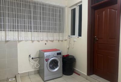 3 Bed Apartment with En Suite in Rhapta Road