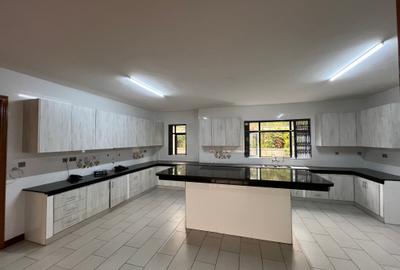 5 Bed Townhouse with En Suite in Thigiri