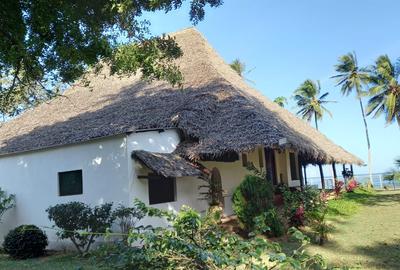 3 Bed Villa with En Suite in Kikambala