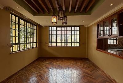 6 Bed Townhouse with En Suite at Othaya Road - 2