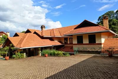 5 Bed House with En Suite at Nyari