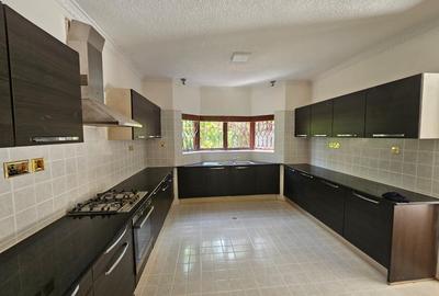 4 Bed House with En Suite in Runda - 4