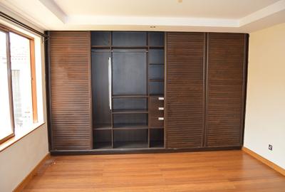 5 Bed Townhouse with En Suite at Grevillea Grove