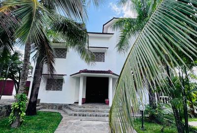 5 Bed Villa with En Suite in Watamu