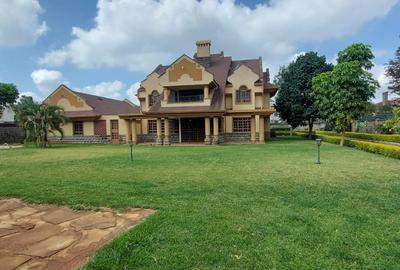 5 Bed House with En Suite in Runda