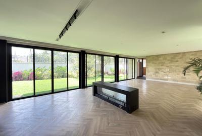 5 Bed Townhouse with En Suite at Westlands - 3