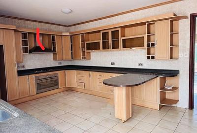 4 Bed Townhouse with En Suite in Brookside