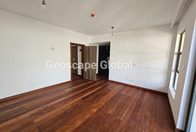4 Bed Apartment with En Suite in Rosslyn - 2
