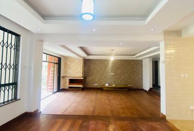 5 Bed Villa with En Suite in Lavington - 2