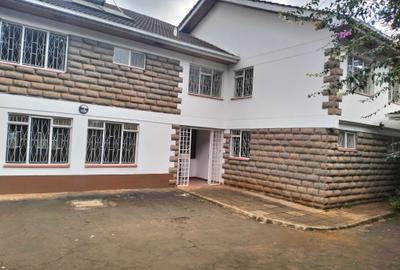 5 Bed Townhouse with En Suite in Kyuna