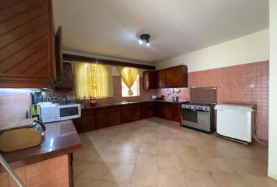 5 Bed House with En Suite in Runda - 4