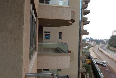 3 Bed Apartment with En Suite at Near Regal Plaza