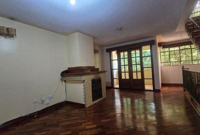 5 Bed House with En Suite in Lavington - 4