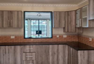 6 Bed Villa with En Suite in Lavington - 3