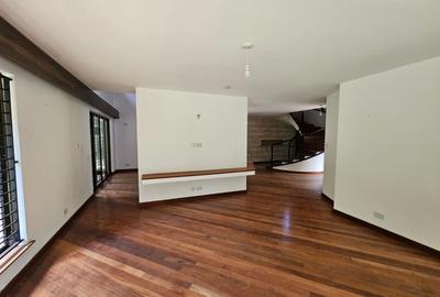 5 Bed House with En Suite in Runda