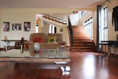 Serviced 2 Bed Apartment with En Suite in Runda