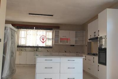 6 Bed Townhouse with En Suite at Lavington