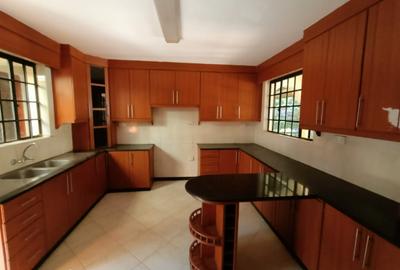 5 Bed Townhouse with Staff Quarters in Kileleshwa