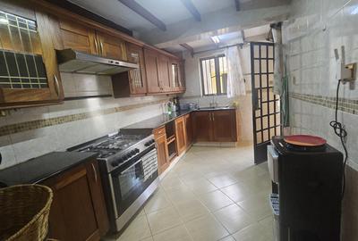 4 Bed House with En Suite in Runda - 3