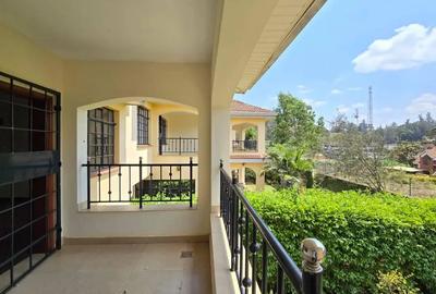 4 Bed Townhouse with En Suite at Lavington Green - 3