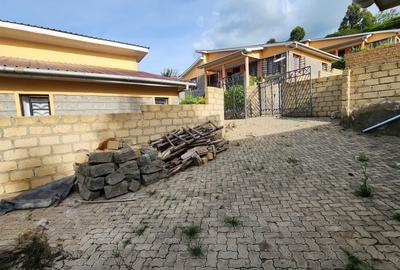 4 Bed House with En Suite at Kahuho - 2