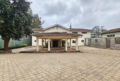 4,999 ft² Commercial Property with Service Charge Included in Lavington