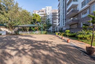 3 Bed Apartment with En Suite in Lavington