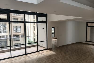 3 Bed Apartment with En Suite in Riverside - 3