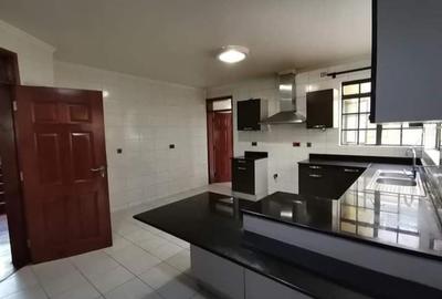 5 Bed Villa with En Suite at Lavington