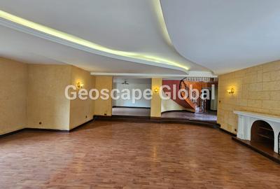 4 Bed House with En Suite in Nyari