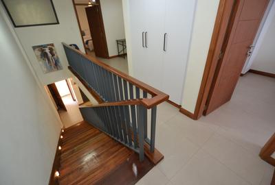 2 Bed Apartment with En Suite in Kilimani - 3
