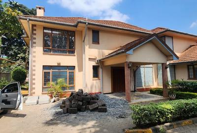 5 Bed House with En Suite in Runda