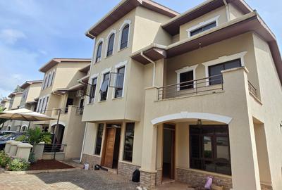 5 Bed Townhouse with En Suite at Lavington Green - 3