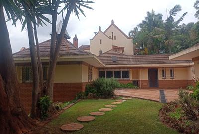 5 Bed House with En Suite in Muthaiga
